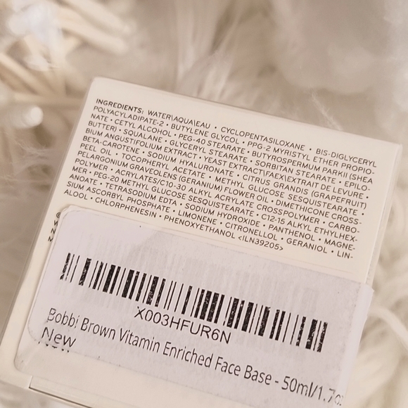 Bobbi Brown | Vitamin Enriched Face Base Full Size (FIRM ON PRICE) - Picture 8 of 9